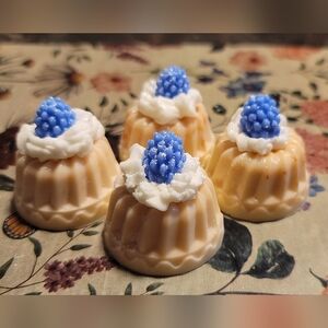 Mainely Melts "Blueberry Cheesecake Mini Bunts" Wax Melts